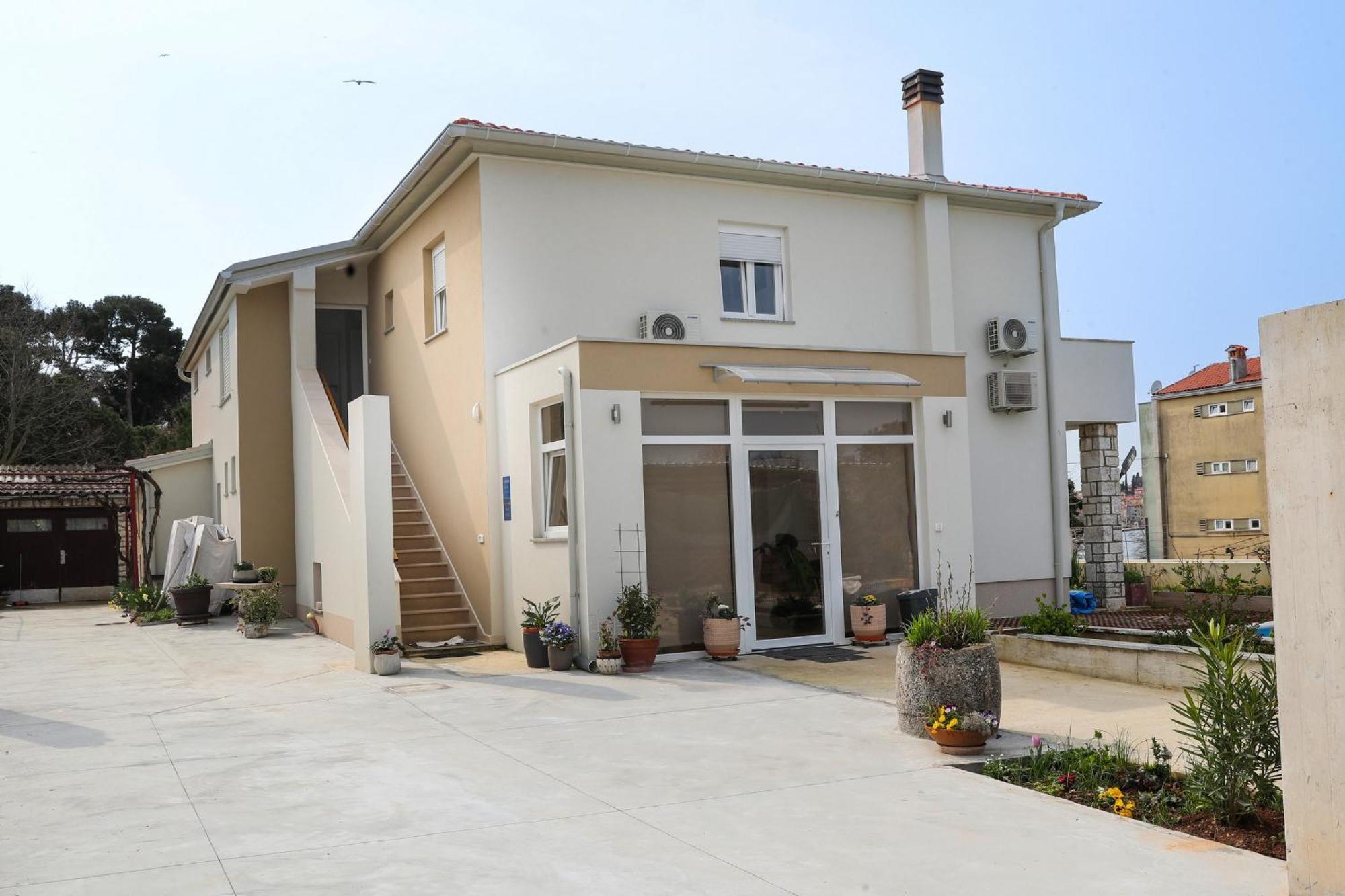 Villa Cok Ровин Екстериор снимка